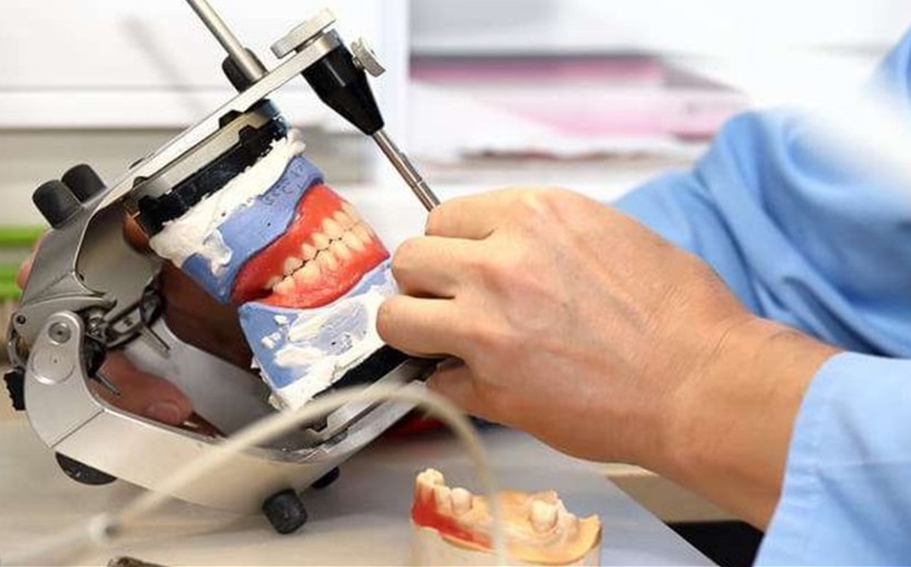 dental articulator calibrated in dental laboratory